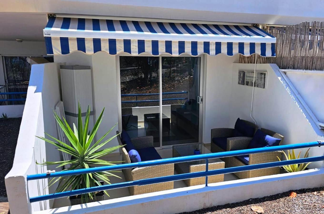 Blue Bay Paradise - Beach Front Apartment With Sea View Playa Paraiso  Esterno foto