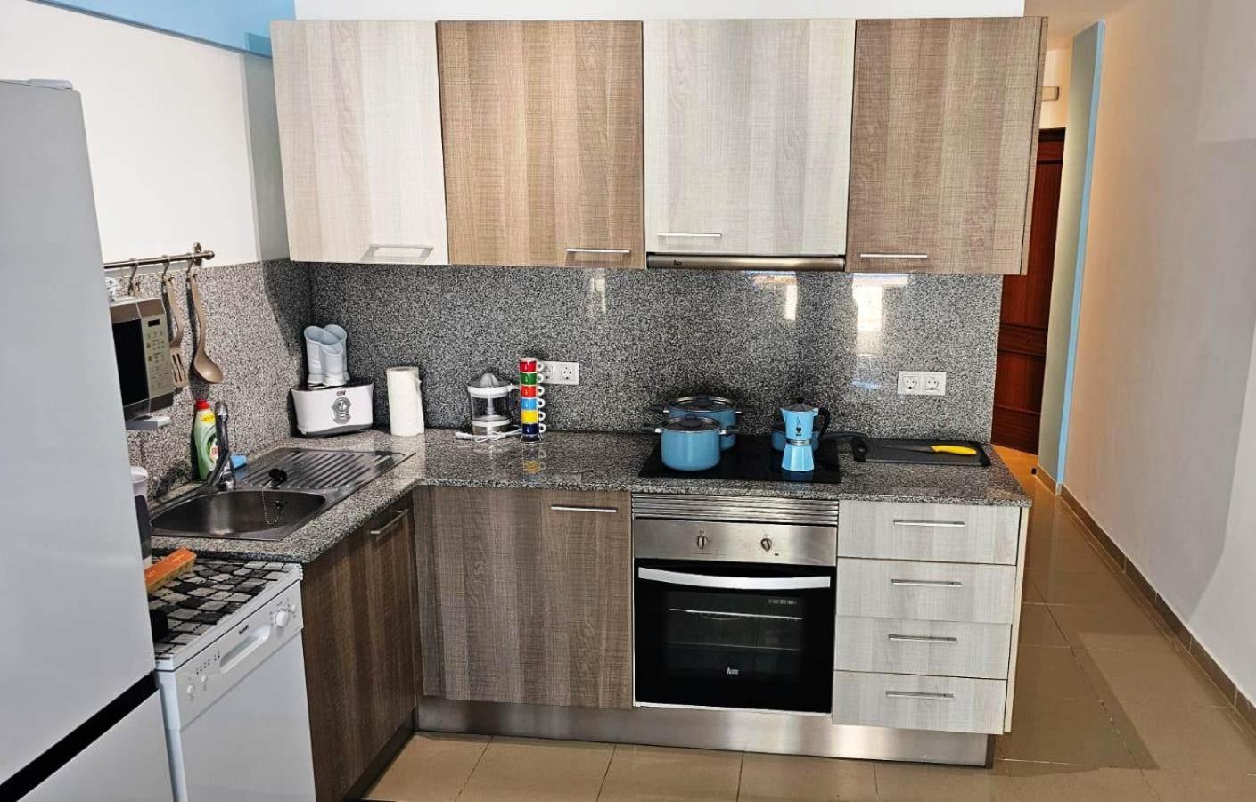 Blue Bay Paradise - Beach Front Apartment With Sea View Playa Paraiso  Esterno foto